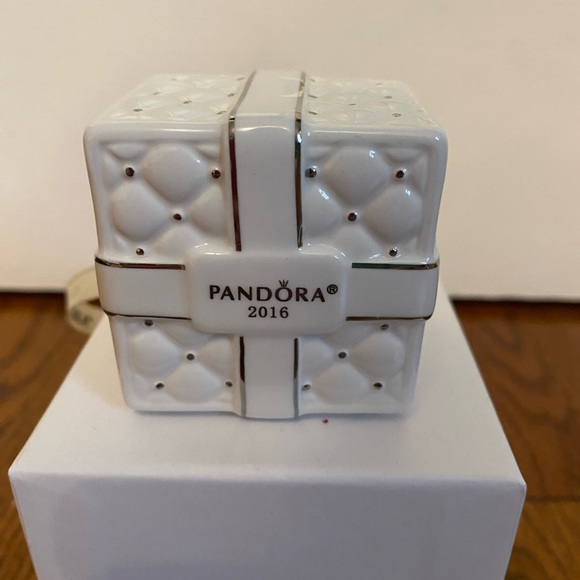 New in Box Pandora 2016 Present Porcelain Holiday Ornament. Never used - Picture 6 of 8